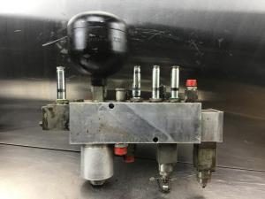 Liebherr Válvula piloto de aceite